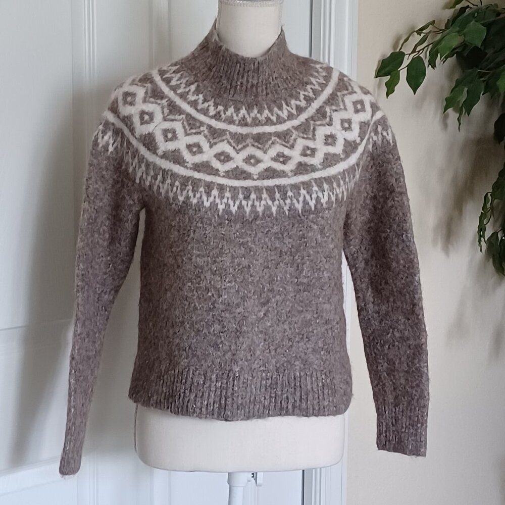 EUC Beautiful Banana Republic Fuzzy Mock-Neck Sweater Size Small - Picture 2 of 6